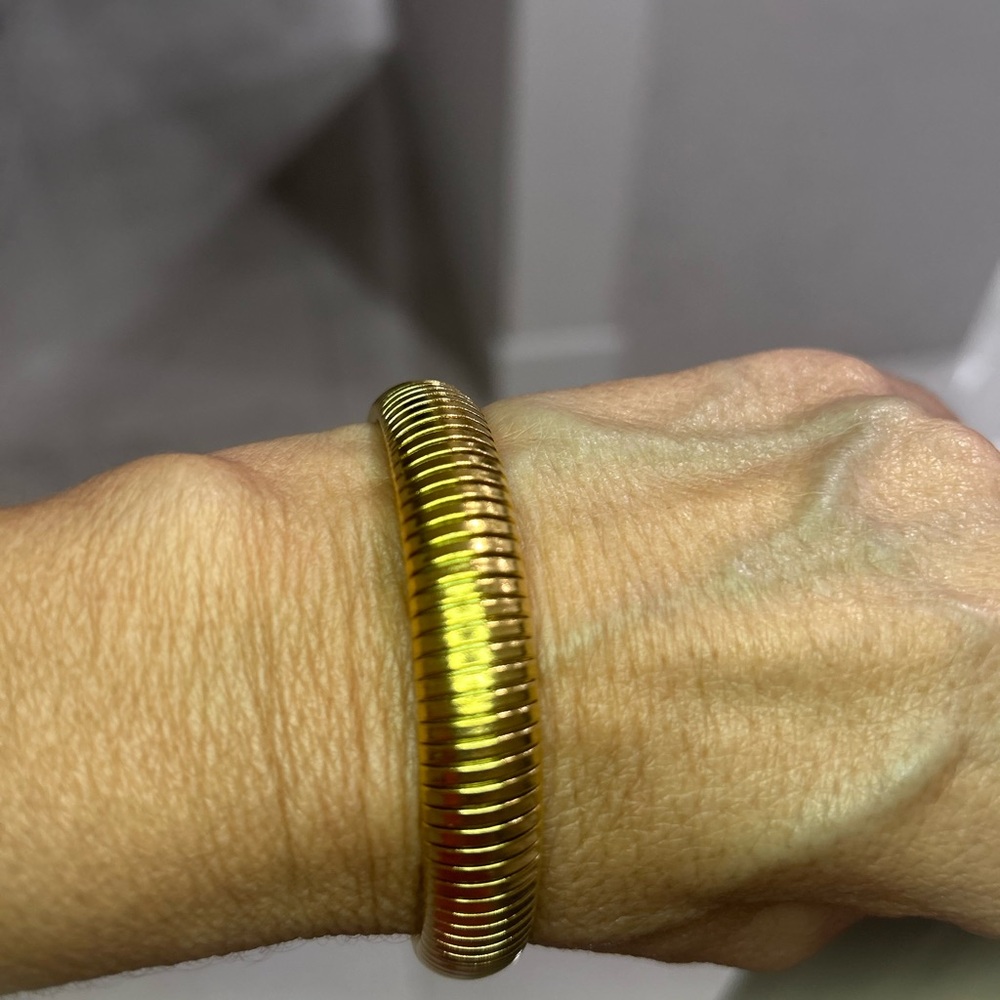 Ribbed Gold Stretch Bangle Bracelet - Picture 4 of 7